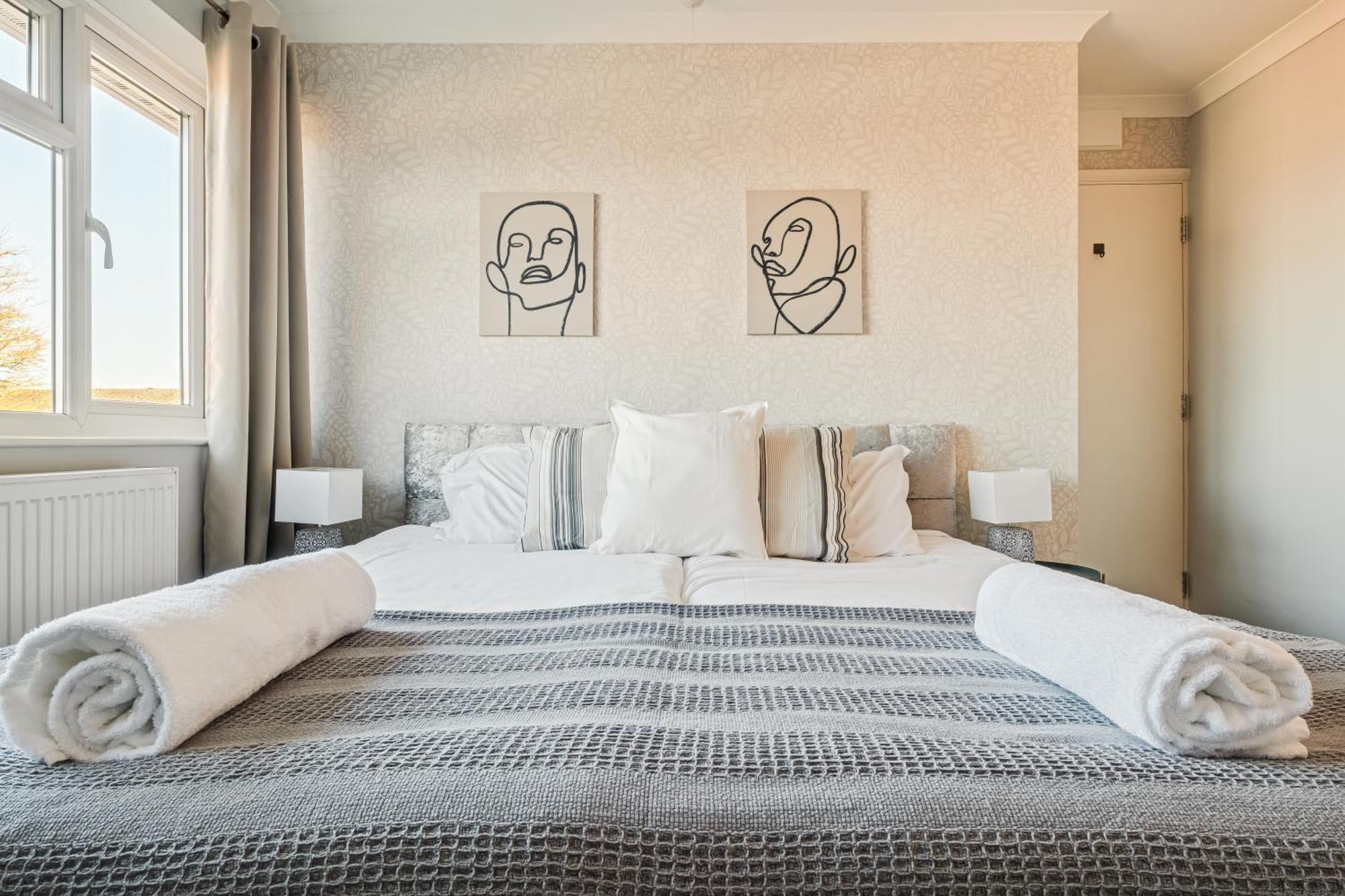 Comfy And Freshly Redecorated Home By Our Home Short Stays Close To Town Centre With Free Parking Bedford Exterior foto