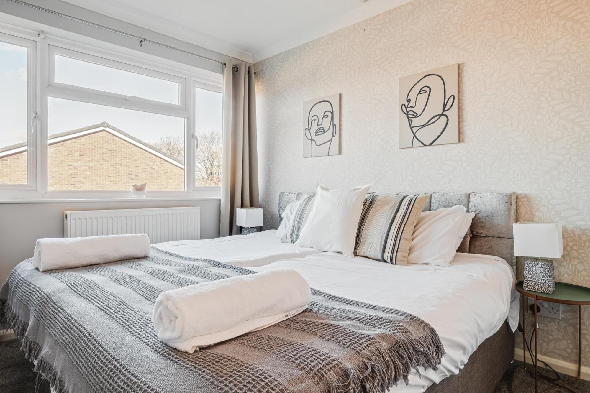 Comfy And Freshly Redecorated Home By Our Home Short Stays Close To Town Centre With Free Parking Bedford Exterior foto